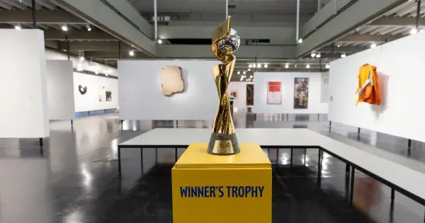 Taça da Copa do Mundo Feminina em imagem institucional da Fifa