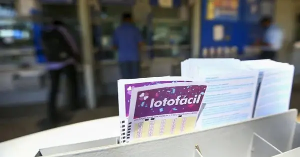 Volante da Lotofácil com destaque para o concurso 3817 e números sorteados